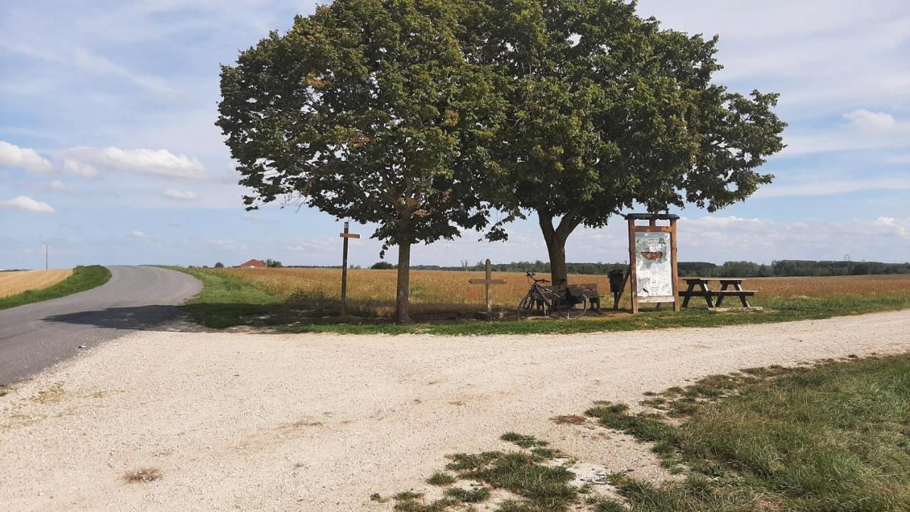 Chatrou Chatelraould-Saint-Louvent Екстер'єр фото