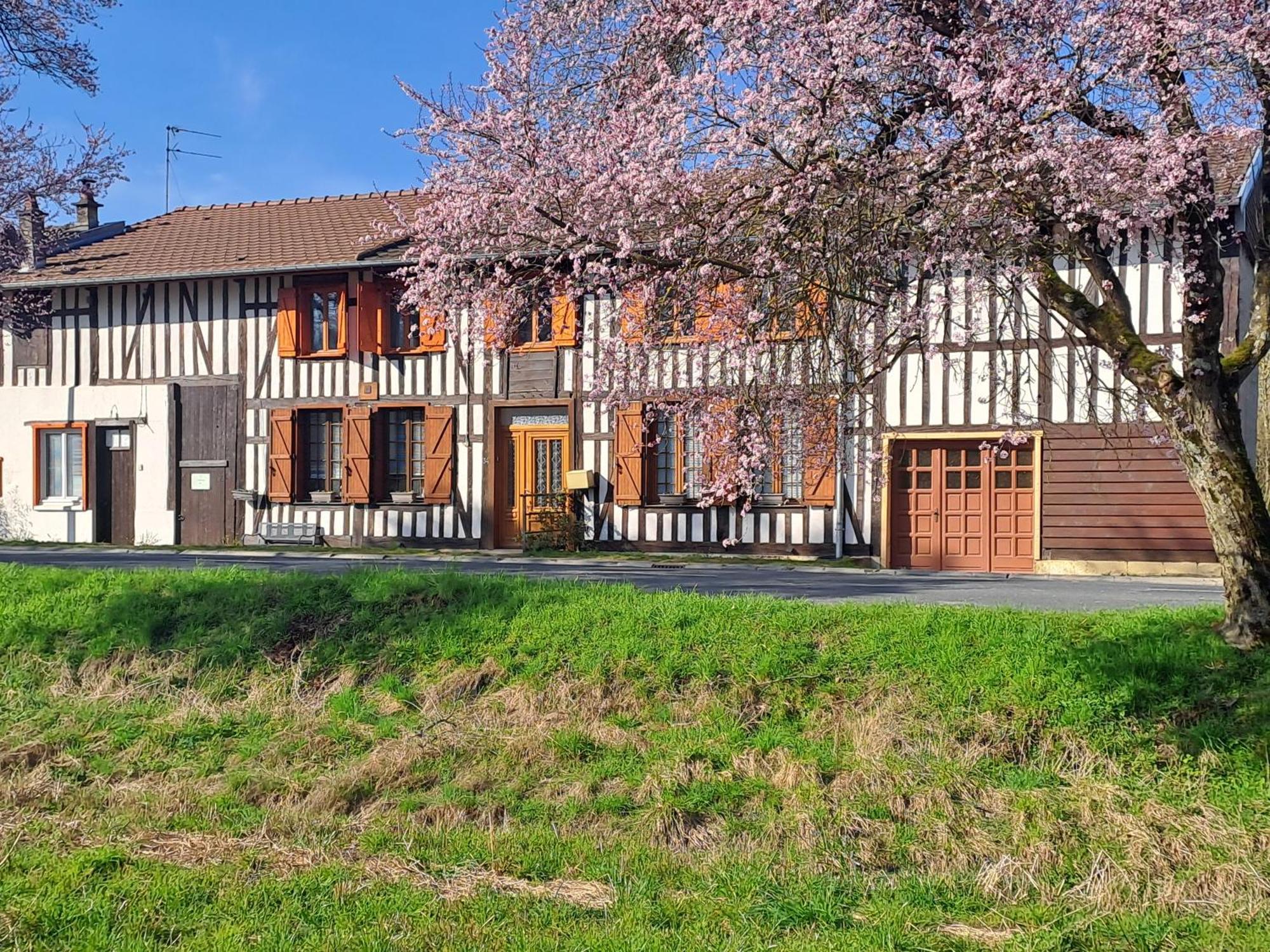 Chatrou Chatelraould-Saint-Louvent Екстер'єр фото